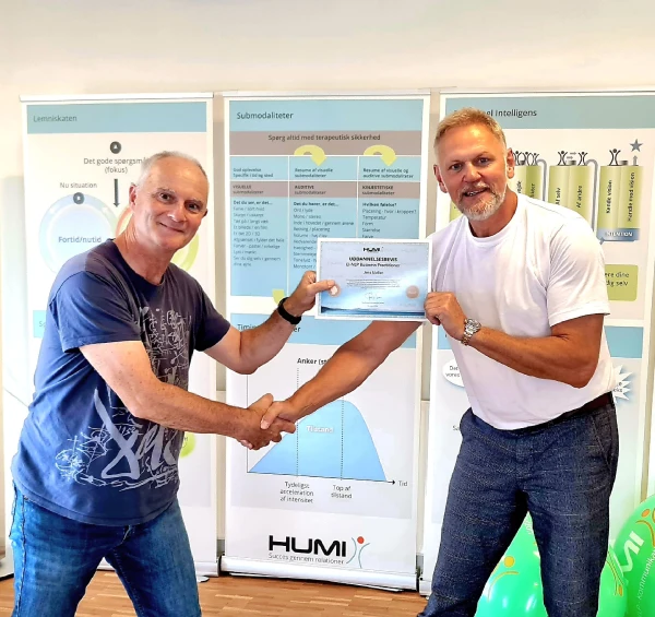 Jens Kristian Møller modtager NLP-certificering hos HUMI v. Per Poulsen i Odense