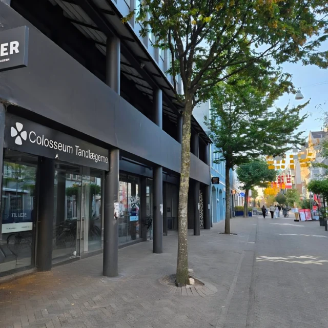 Facade på Kongensgade i Odense nær indgangen til hypnoseklinik