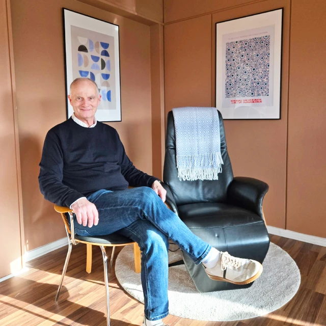 Hypnoterapeut Jens Kristian Møller i klinik i Odense